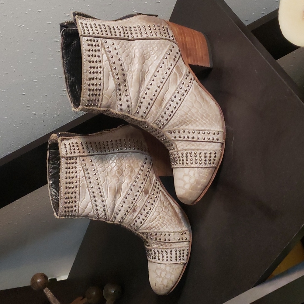 FreeBird boots worn twice